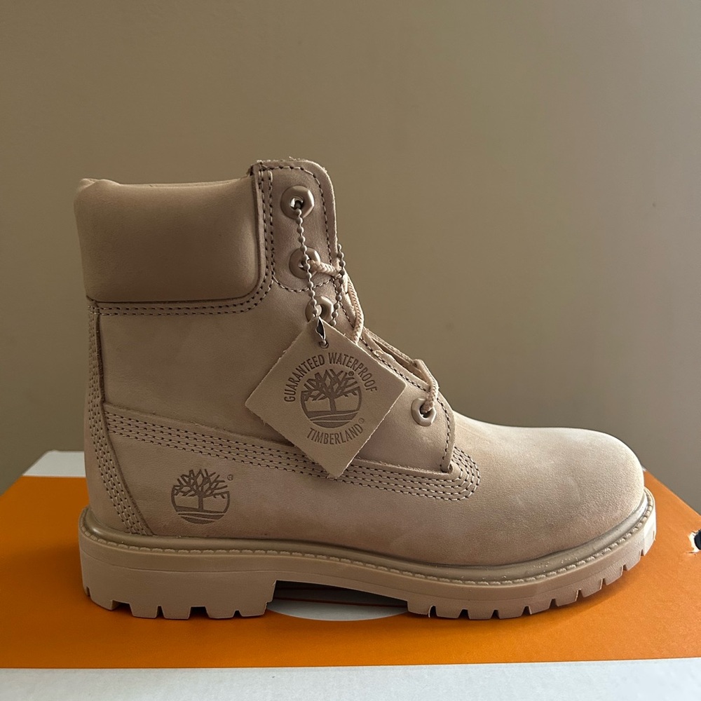 NWT Timberland waterproof women’s boots 5.5